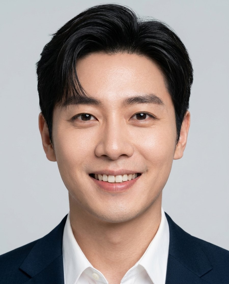 오피스룩 남성 A씨 대표 컷