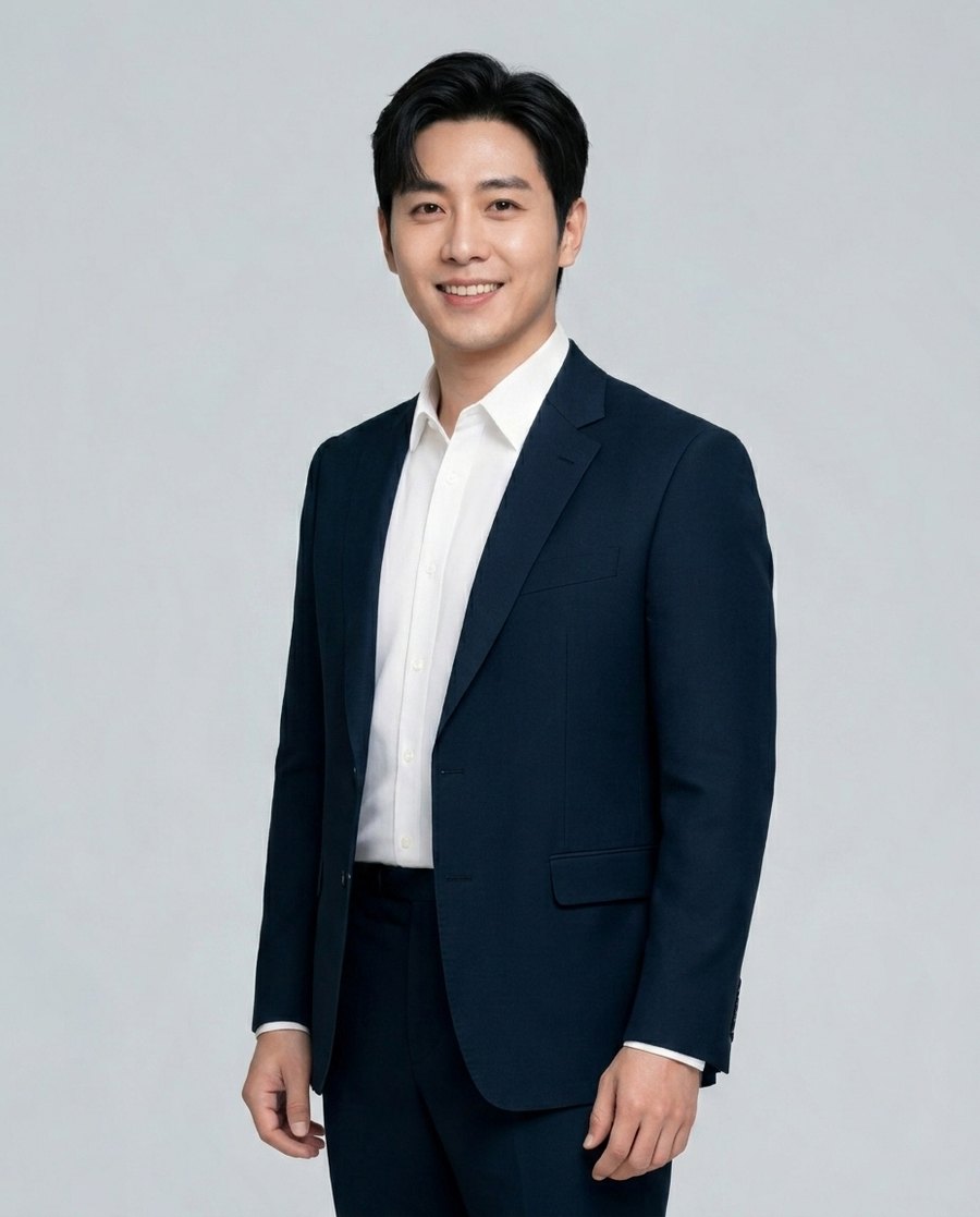 상반신 오피스룩 남성 A씨 상반신 컷